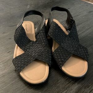 BRAND NEW Comfortview Women’s black cross strap